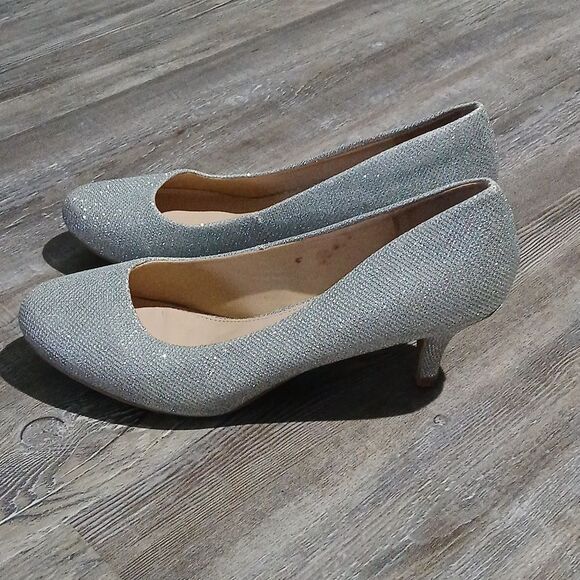 Silver sparkly metallic kitten heels Sz 12 EUC - Picture 3 of 7